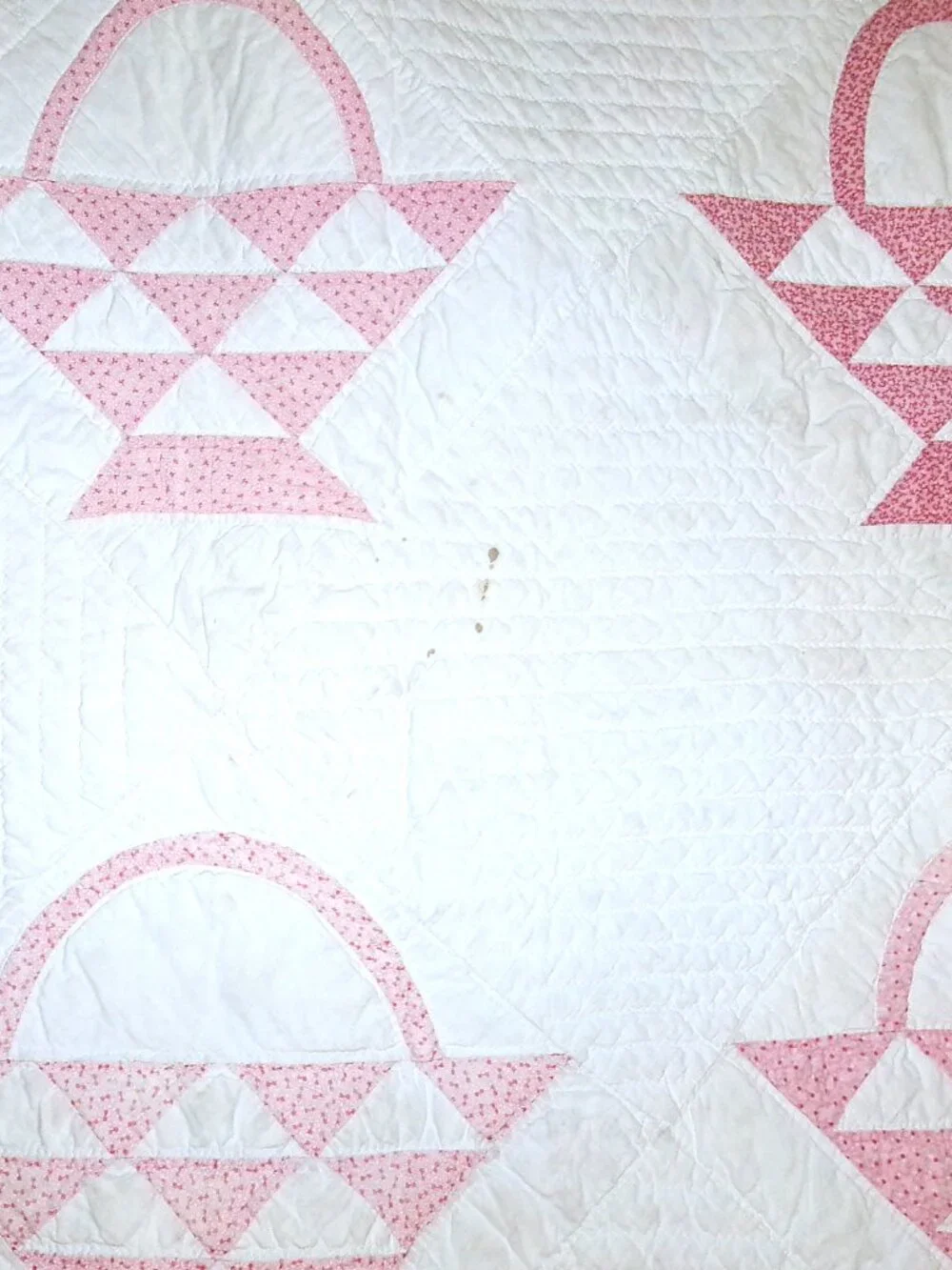 ANTIQUE PATCHWORK QUILT -  BASKETS